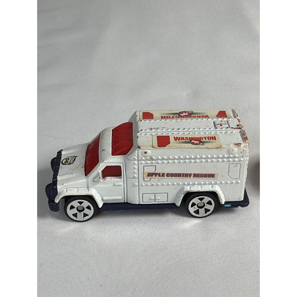 FAIR MATCHBOX Ambulance Toy Unisex Kids 1:64 White FAIR